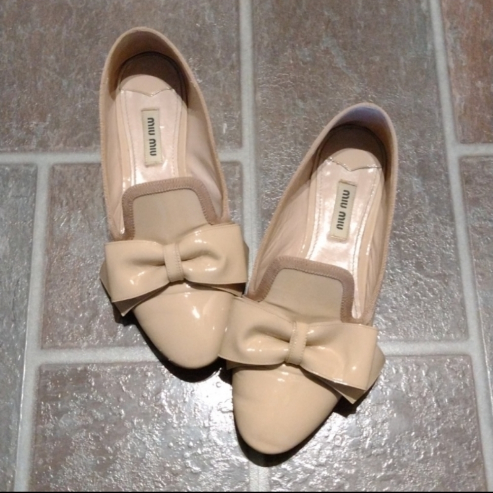 Miu Miu Nude beige patent leather Bow Crystal embollised flats loafer 36